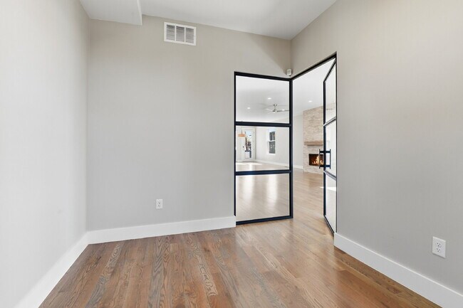 Building Photo - $5,640.95, $300 off the first month's rent, 4 Beds - 5 Bath, Townhouse in Denver with Office!