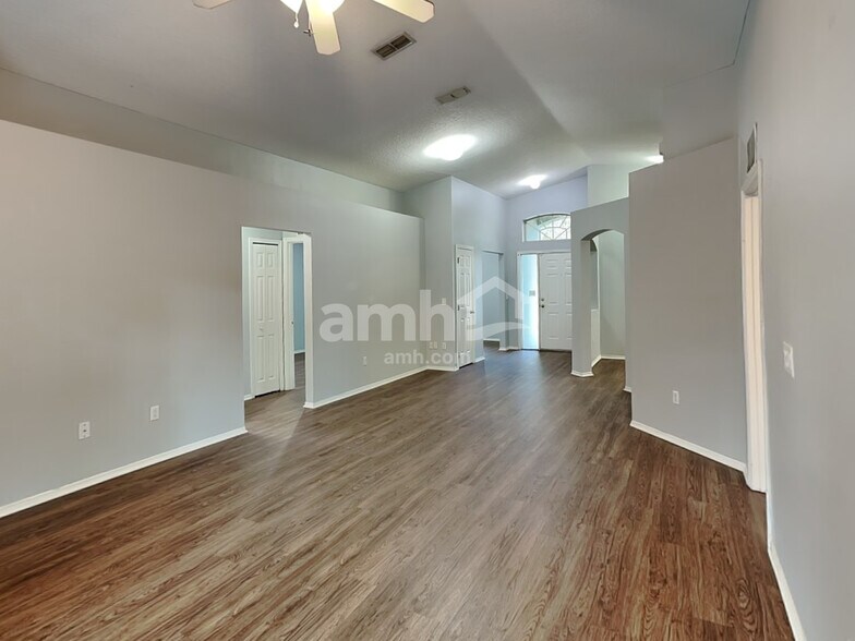 Building Photo - 2328 Hickory Pine St