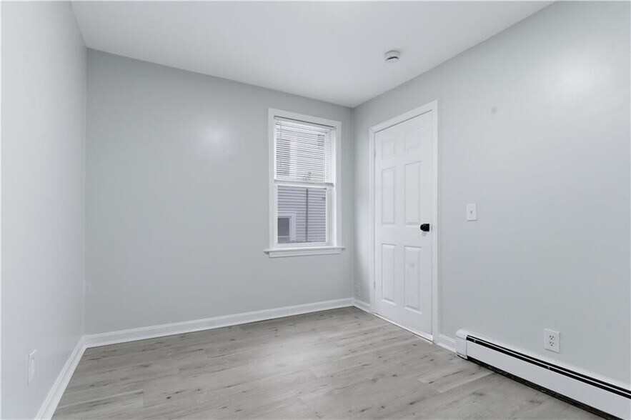 Building Photo - 92 Sylvian St