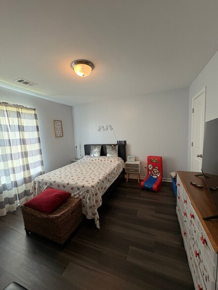 Building Photo - 3414 Drysdale Dr