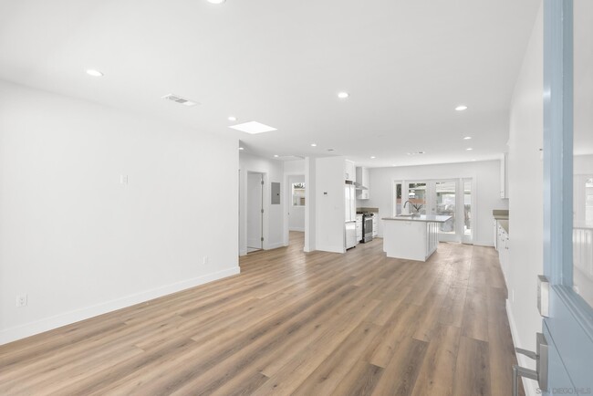 Building Photo - 291 Ebony Ave