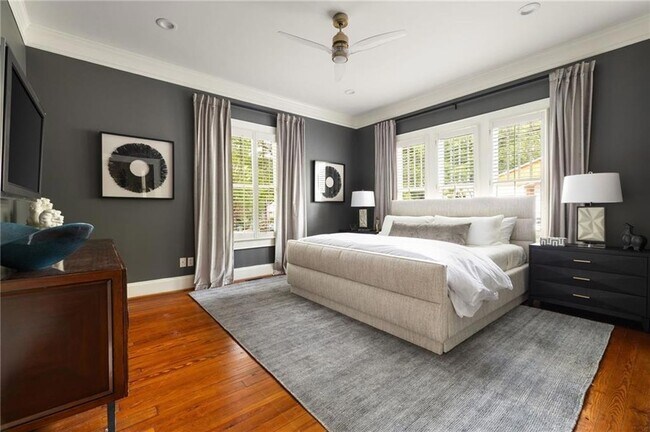 Building Photo - 28 Clay St SE