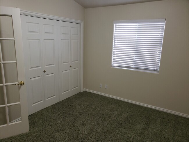 Building Photo - Bright Home with 2 Car Garage