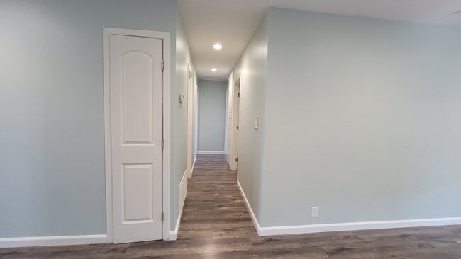 Building Photo - 28022 Thackeray Ave