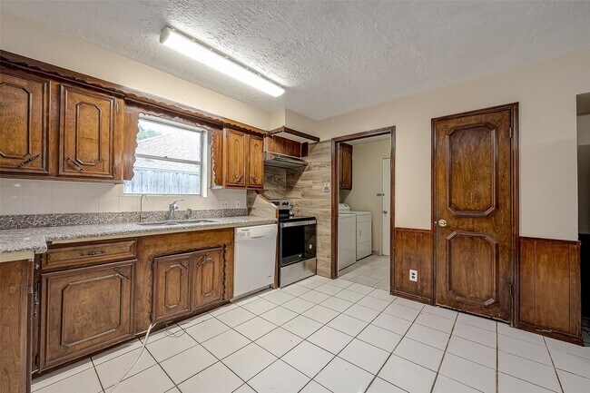 Building Photo - 9318 Benning Dr