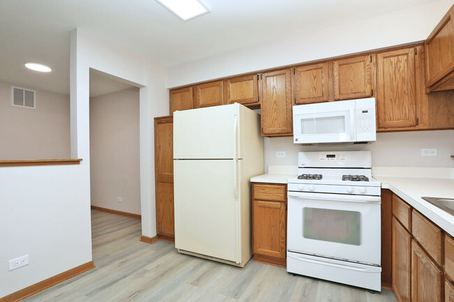 Building Photo - 724 Shady Oaks Ct