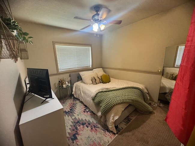 Building Photo - 201 E 19th St