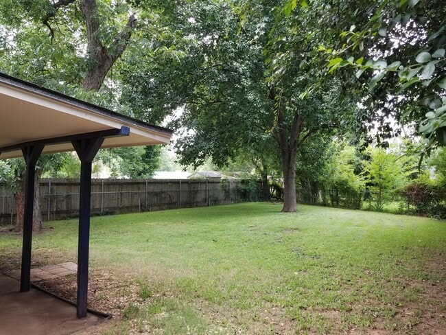 Building Photo - Shady Grove
