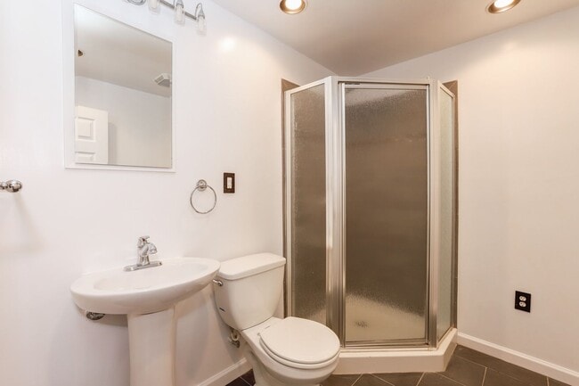 Building Photo - 3 Bed / 2 Bath Cayuga Terrace single family home with garage parking and private backyard. YouTub...