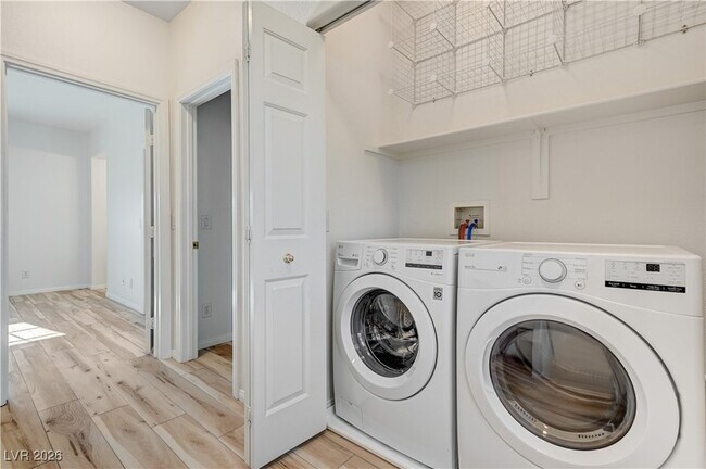 Building Photo - 7696 W Trails Park Pl