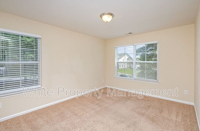 Building Photo - 5517 Tipperlinn Way