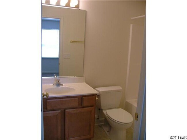 Building Photo - 181 Clusters Cir