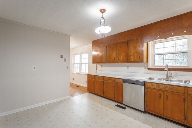 Building Photo - 3 Bedroom · 2 Bath Home in East Brainerd Near Hamilton Place