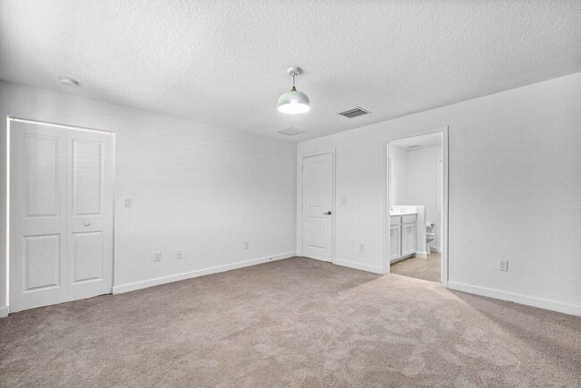 Building Photo - 6001 Woods Edge Cir