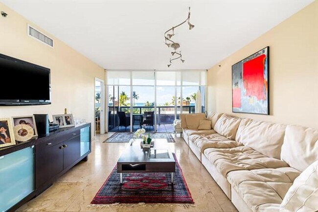 Building Photo - 18911 Collins Ave