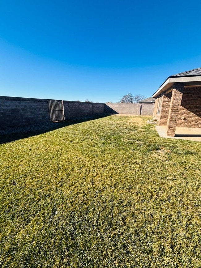 Building Photo - 517 Almond Tree Ln