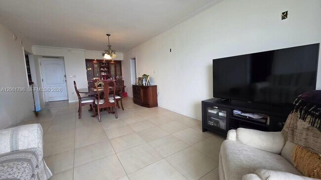Building Photo - 3675 N Country Club Dr