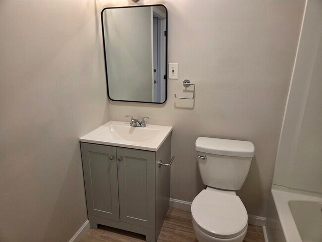 Building Photo - 136 Mammoth Rd