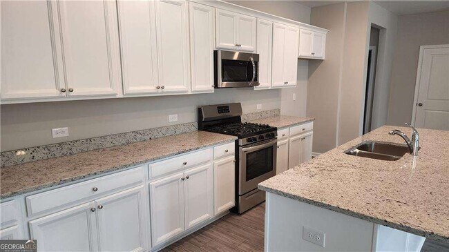 Building Photo - 400 Grey Falcon Ave