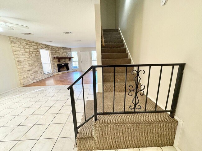 Building Photo - 601 Free Rein