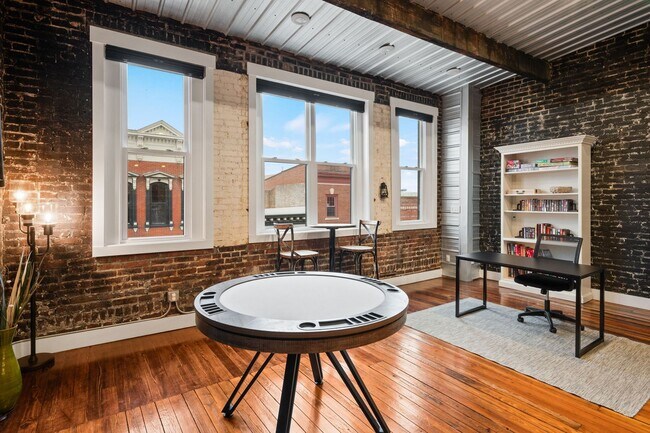 Building Photo - 124 Strawberry Alley