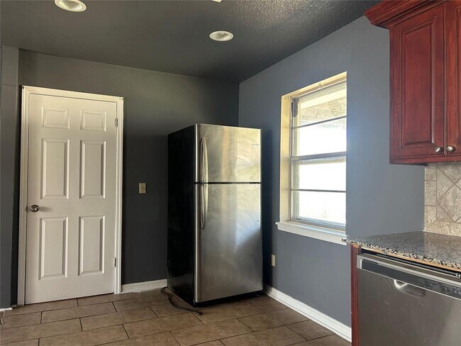 Building Photo - 6905 NW 60th St