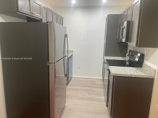 Building Photo - 10784 N Kendall Dr