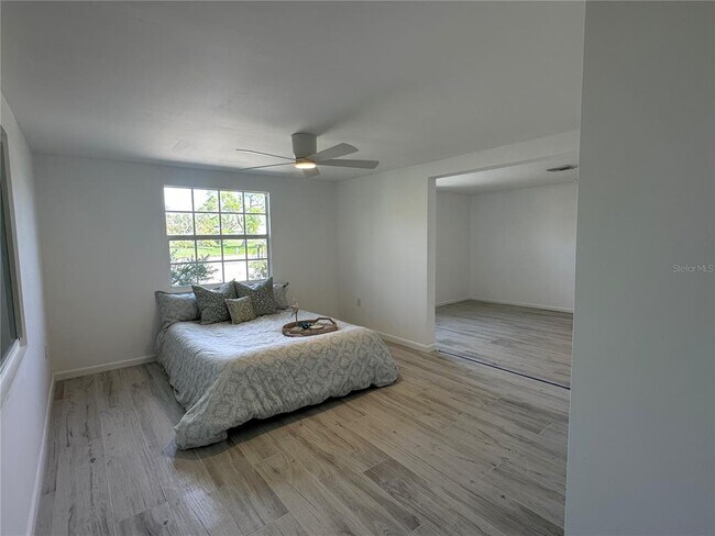 Building Photo - 812 Bayview Dr