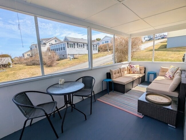 Building Photo - 12 Cove Rd