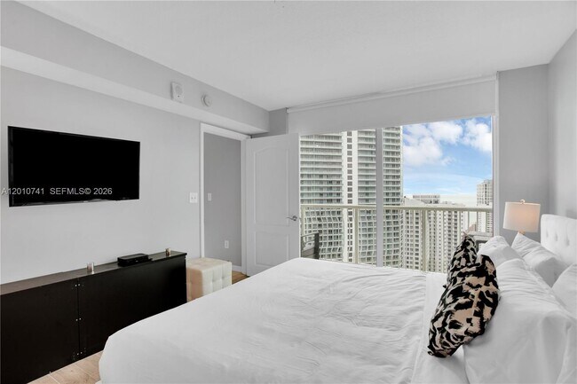 Building Photo - 1200 Brickell Bay Dr