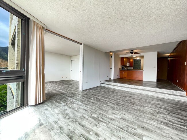 Building Photo - Panoramic Views from Hawaii Kai Condo