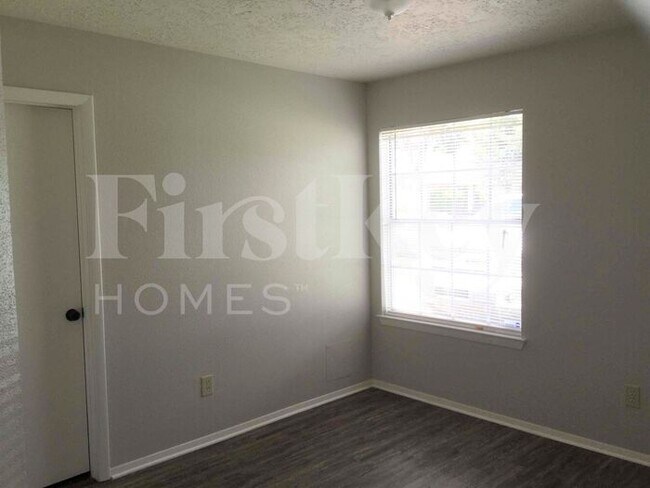 Building Photo - 2542 Spring Dusk Dr