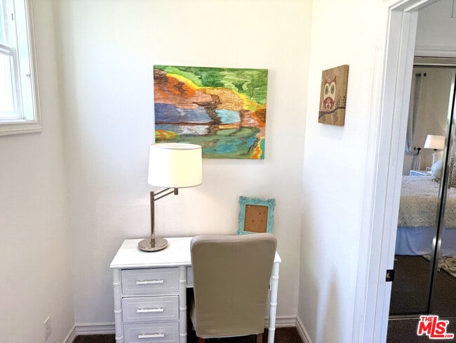 Building Photo - 5 Marisol