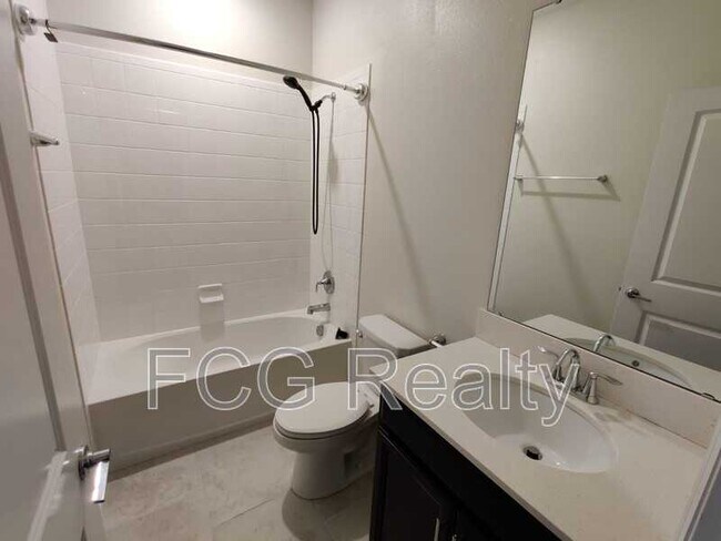 Building Photo - 1242 Sandwedge St