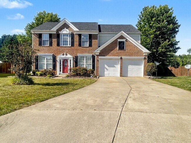 Building Photo - Half Off First Month's rent if you move in by July 31st, Spacious & Elegant 4 BR / 2.5 BA High Po...