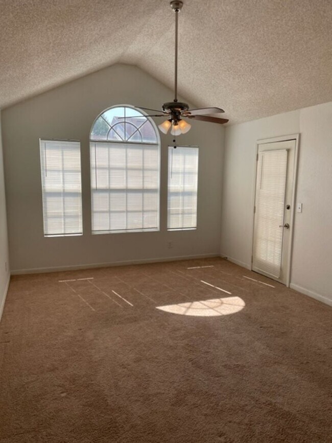 Building Photo - Lexington Place - 1325