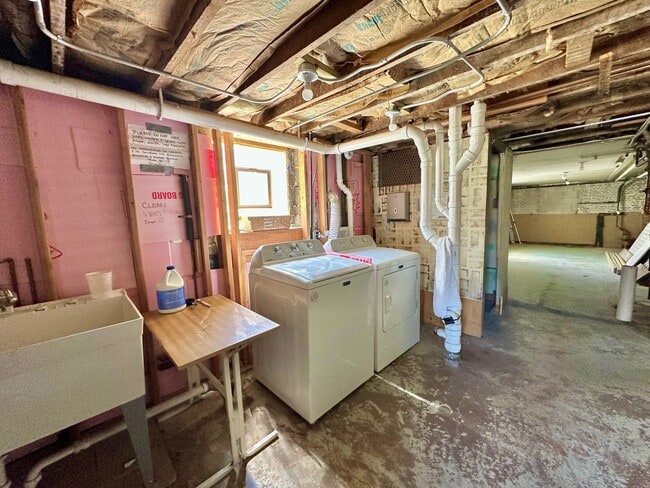 Building Photo - 3807 N Narragansett Ave