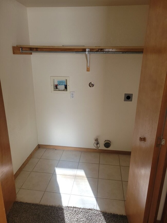 Building Photo - Available Now schedule a TOUR NOW!!