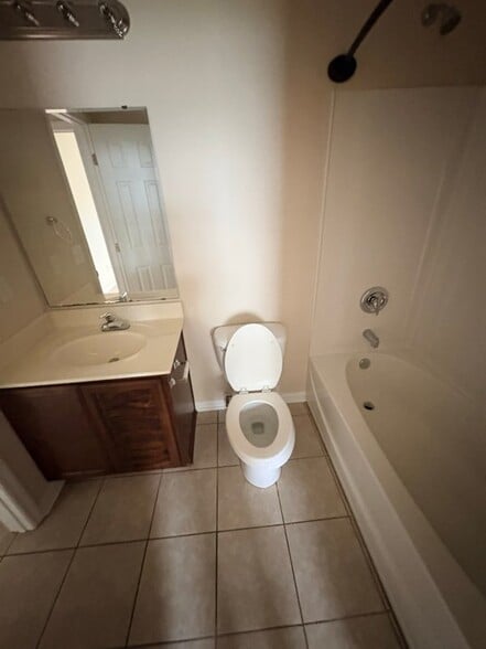 Building Photo - 801 Burcale Rd