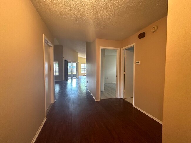 Building Photo - Spacious Lakeland Home | Move-In Ready | Prime Location