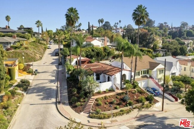 Building Photo - 2634 Lakewood Ave N