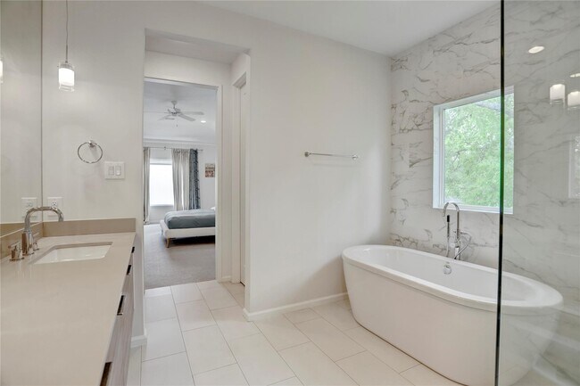 Building Photo - 1715 Maravilla Dr