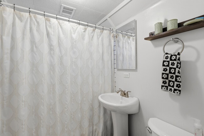 Building Photo - Provo Basement Apartment