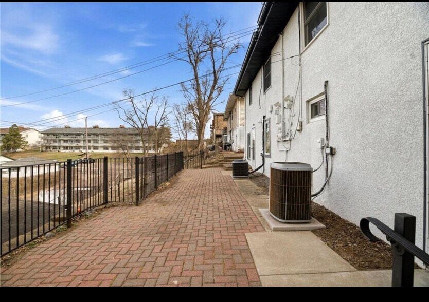 Building Photo - 4628 Johnson St NE