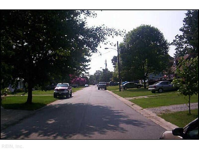 Building Photo - 4733 Adler Ave