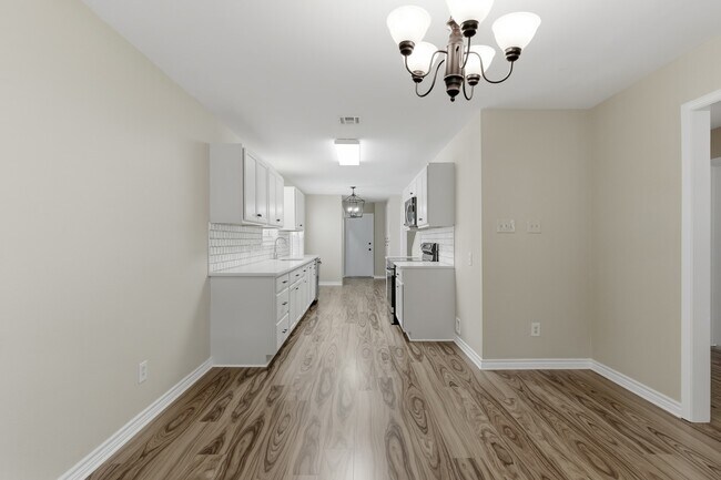Building Photo - 445 Longmeadow Dr
