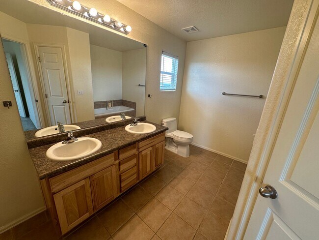 Building Photo - Beautiful 4-bedroom 3-bathroom Home on 5 Acres with Mountain Views!!!