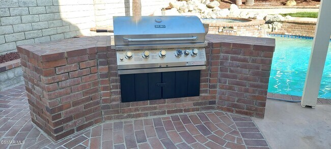 Building Photo - 748 Azure Hills Dr