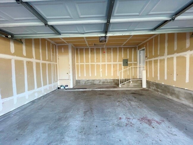 Building Photo - 162 Dressen