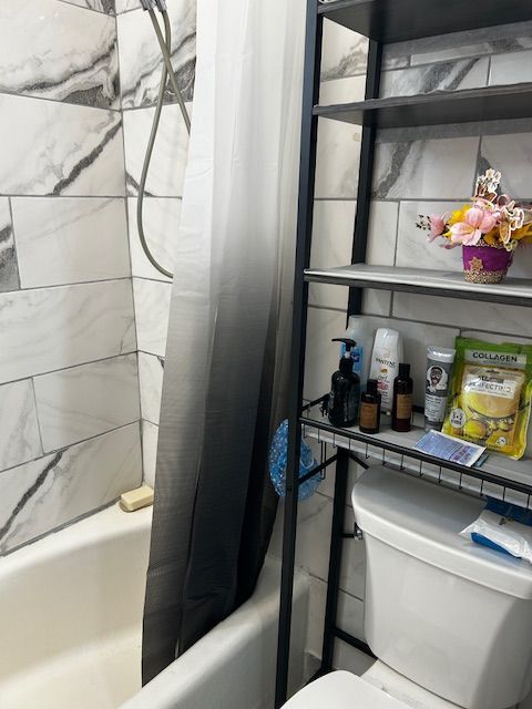 Building Photo - 214 Oak St